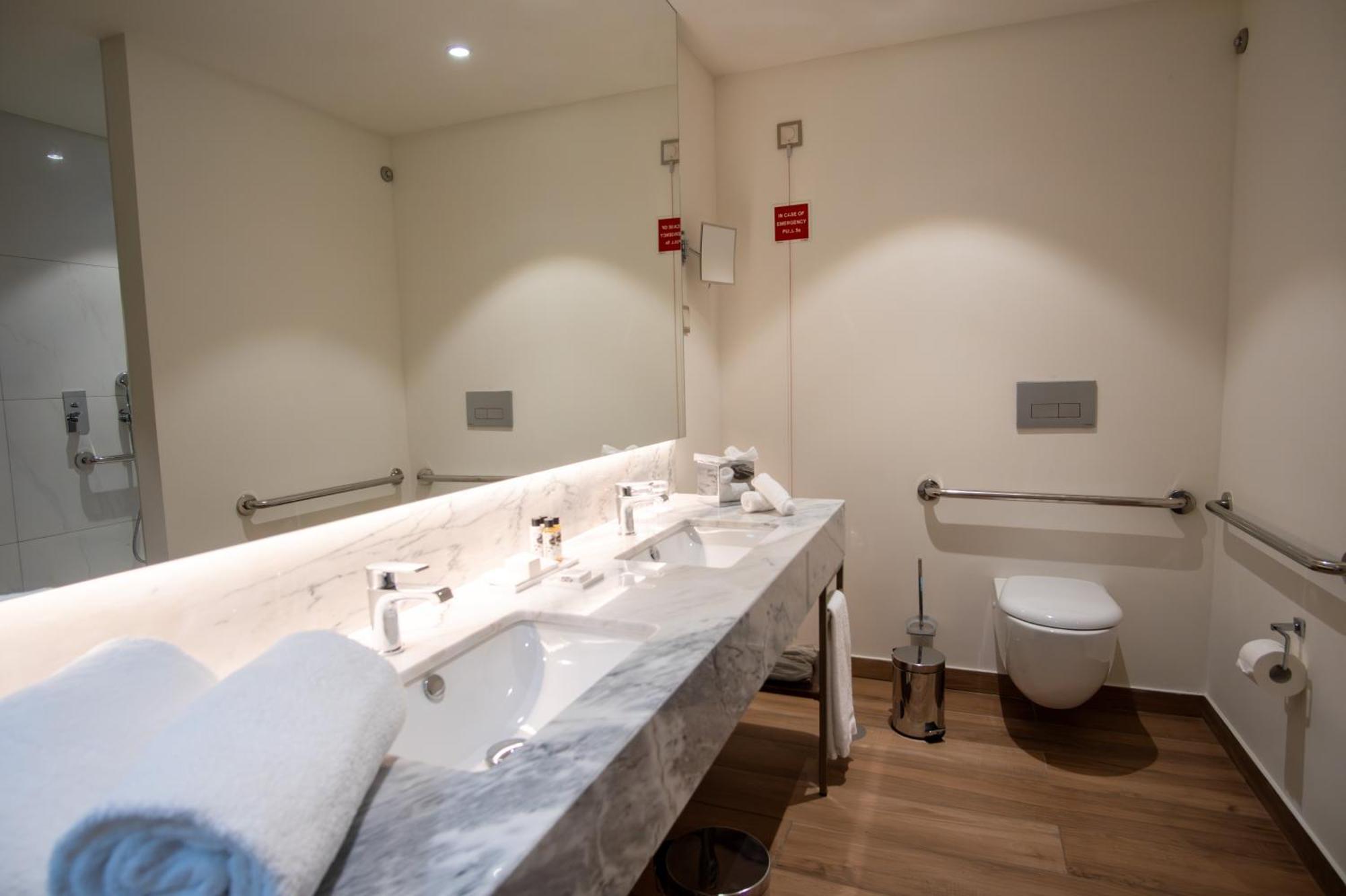 Deluxe King Room Mobility Accessible
