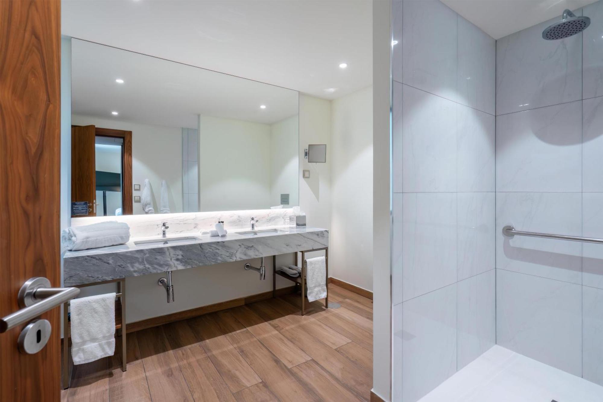 Deluxe King Room Mobility Accessible