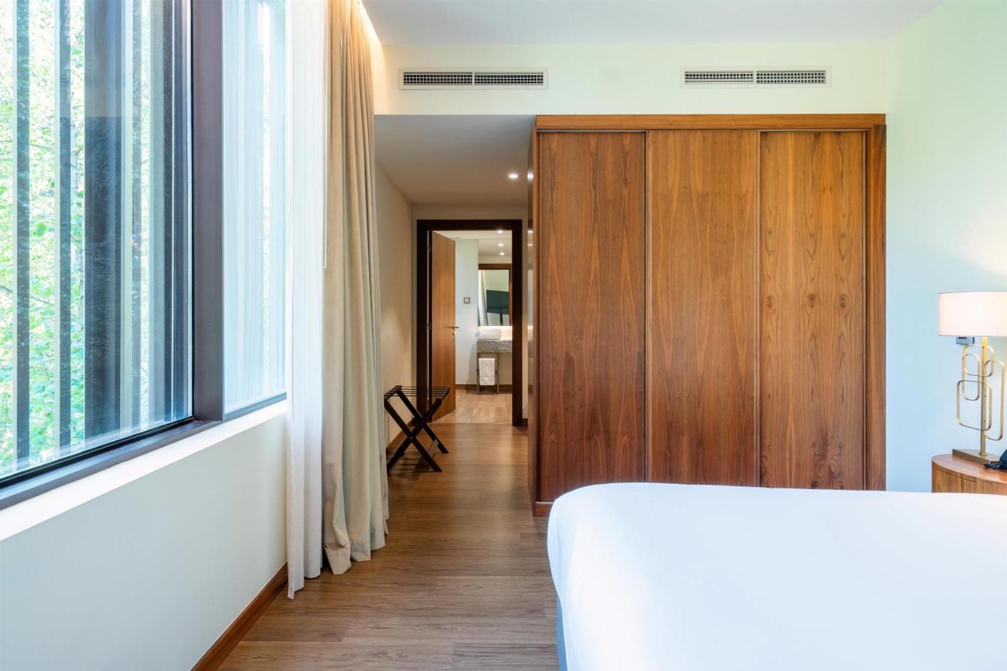 Deluxe King Room Mobility Accessible